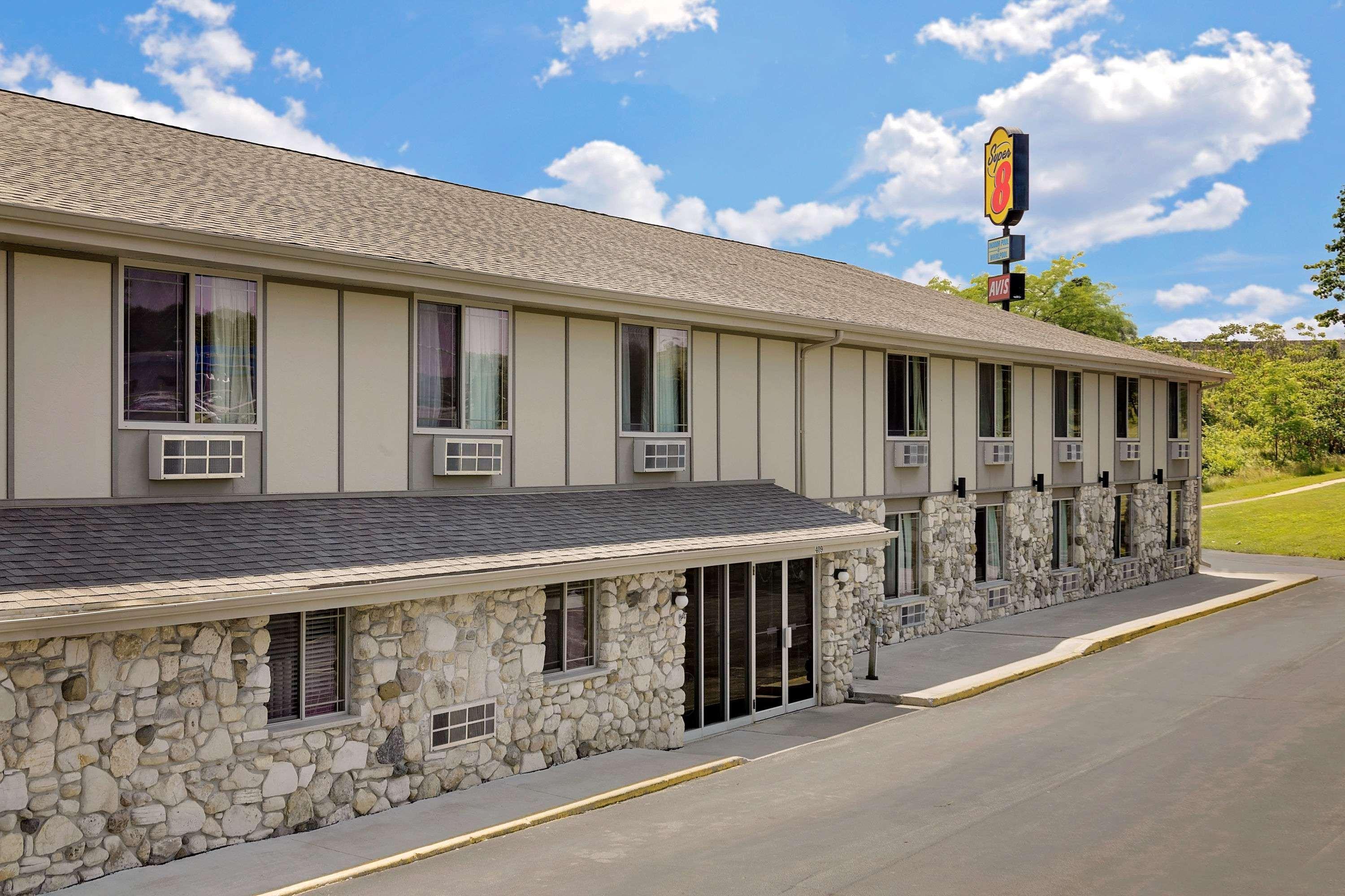 Super 8 By Wyndham Sturgeon Bay Hotel Exterior foto